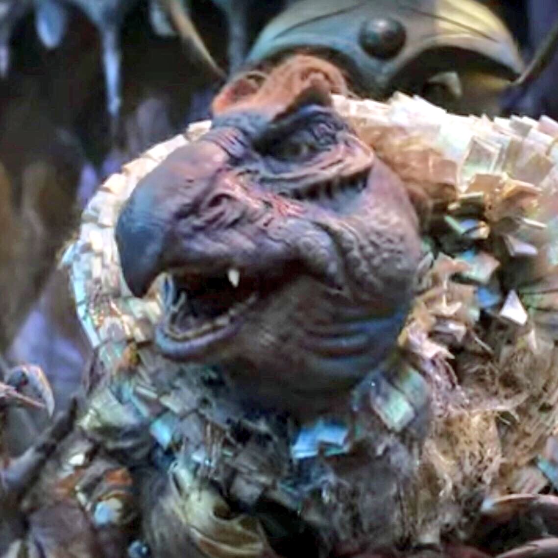 Robosquatch's tweet photo. #skekayuk the #gourmand. I sculpted and painted for @netflix @darkcrystal #thedarkcrystalageofresistance at #jimhensoncreatureshop . #skeksis #TheDarkCrystal #puppets #practicaleffects #sfx https://t.co/Pa8KGHcQ6D