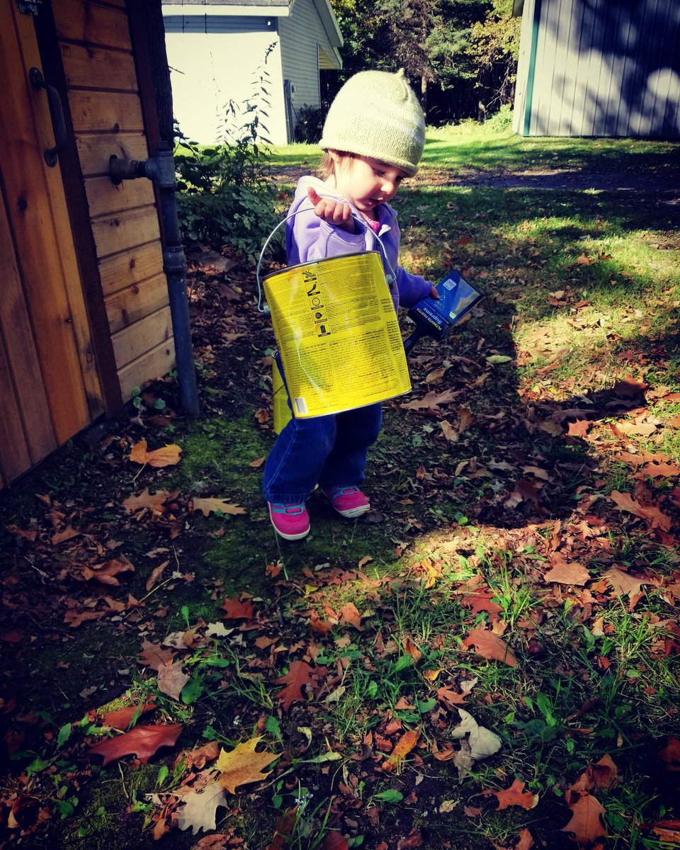 ruhbrewer's tweet photo. Helping dad stain the pump house today. #cabinlife #ilivefortheweekend https://t.co/k7A6p8UpCz