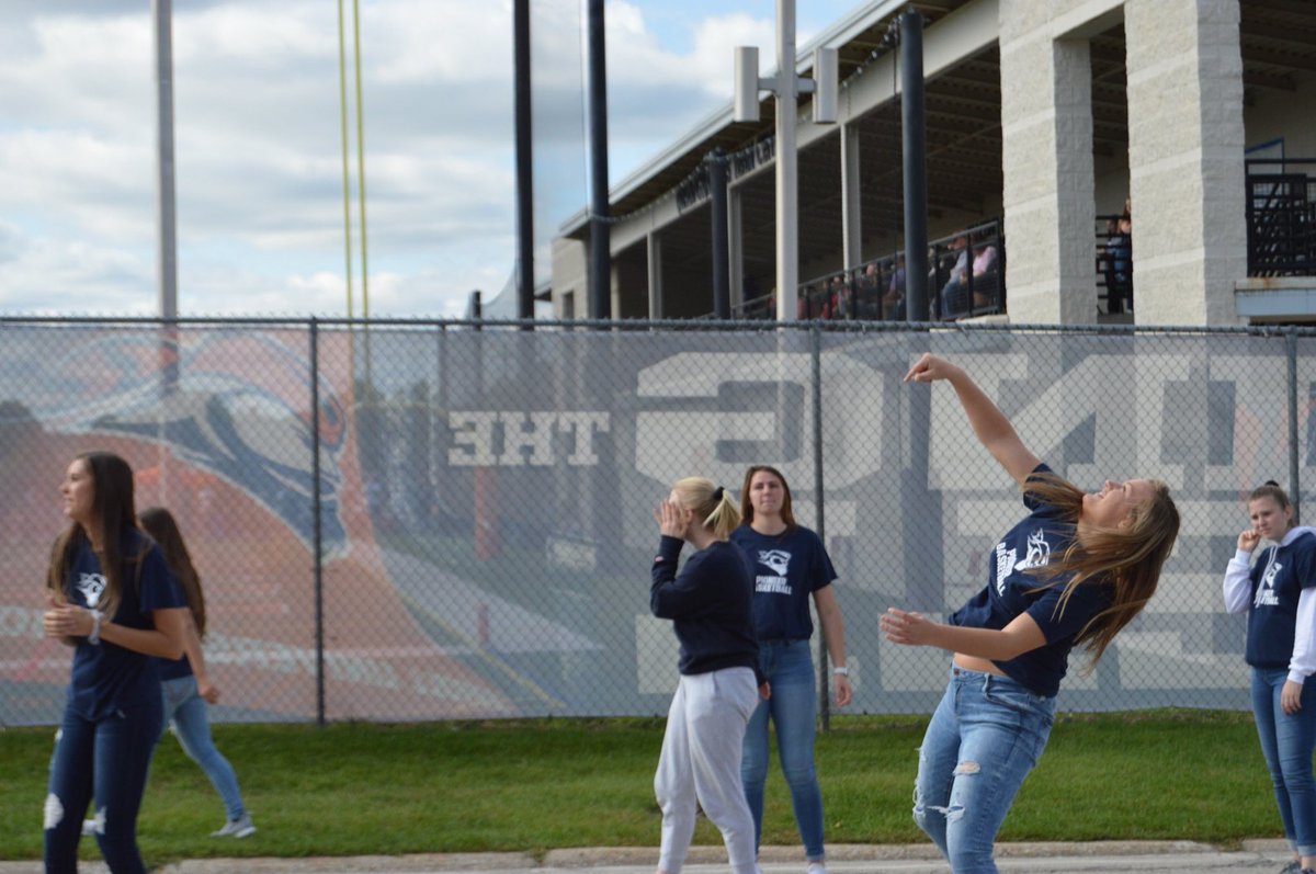 carrollu_wbb's tweet photo. Should our girls be drafted to the NFL? RT for yes, Like for also yes πππ #thatformtho https://t.co/UAaTwKAQah