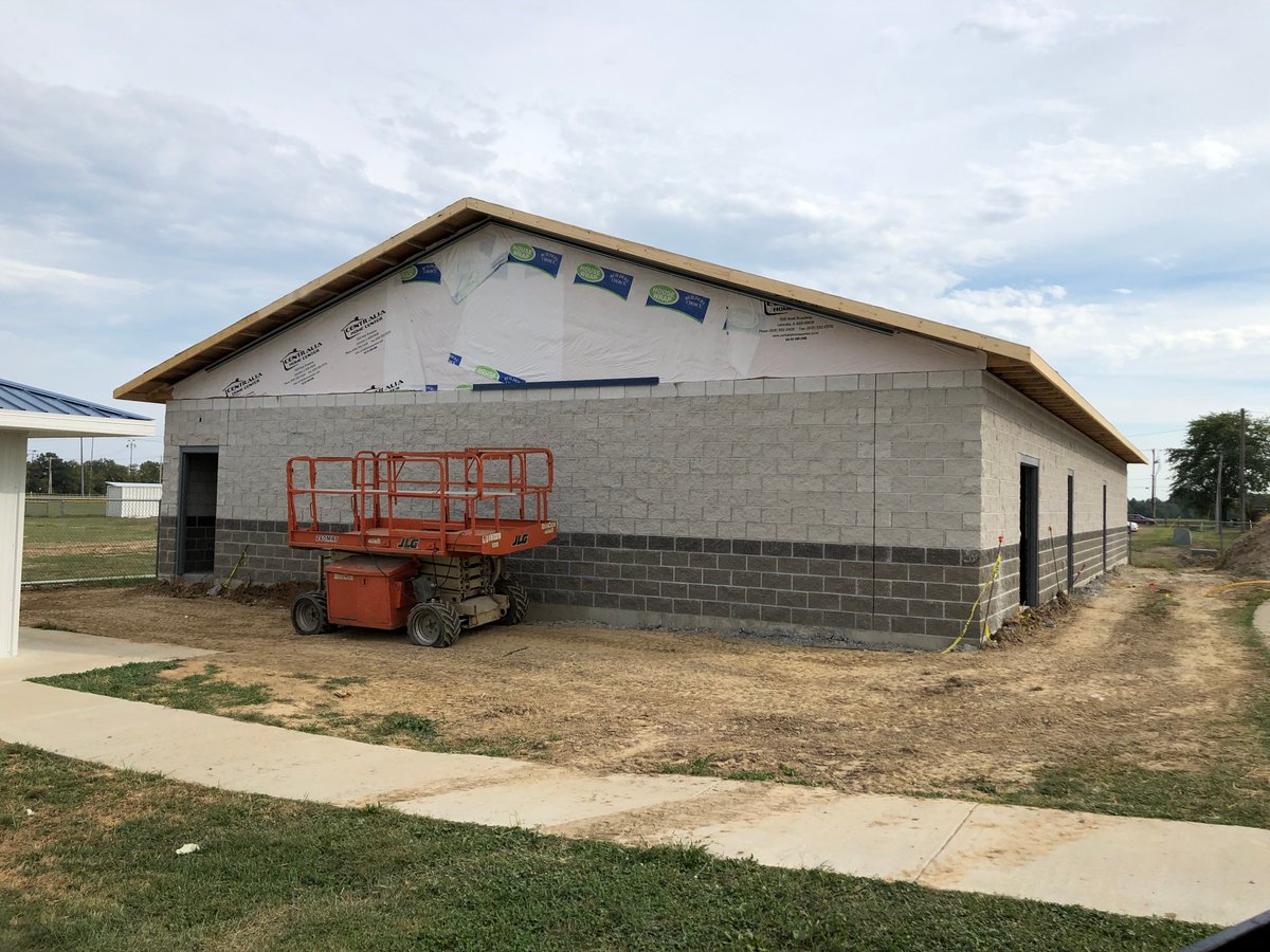 BobbyMcNeely6's tweet image. The Flora Wolves Doug Phillips Football Field House is getting closer to completion!  #Excited #WolvesFootball