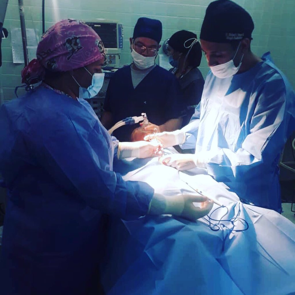 Jornada de cirugía pediatria hoy sábado en nuestro Hosp universitario de Coro beneficiando a 11 niños con diversas intervenciones! Hoy y siempre nuestro equipo de profesionales de salud dando el Máximo por nuestros pacientes!@NicolasMaduro <a href="/vclarkb/">Víctor Clark Boscán</a> <a href="/AlvaradoC_MPPS/">Carlos Humberto Alvarado González</a> <a href="/MPPSalud/">MPPS</a>