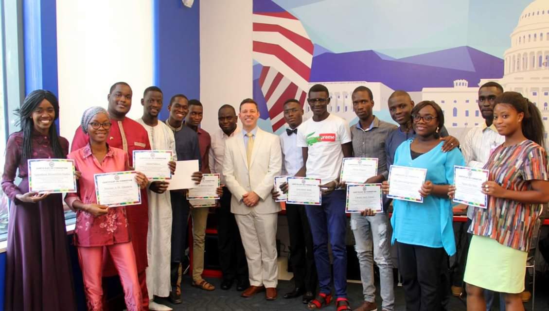 papegahnba's tweet photo. It's an honor for me to facilitate the serie of entrepreneurship sessions organized by the American Center Dakar. I enjoyed the time and exchanges that i had with the group of entrepreneurs. #Sharingmoments #ACDTraining @usembassydakar @WashFellowship https://t.co/u4hSGgtkGT