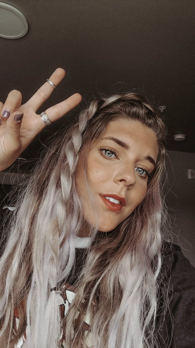 macallingme's tweet image. Yo I’m back on twitter what’s new