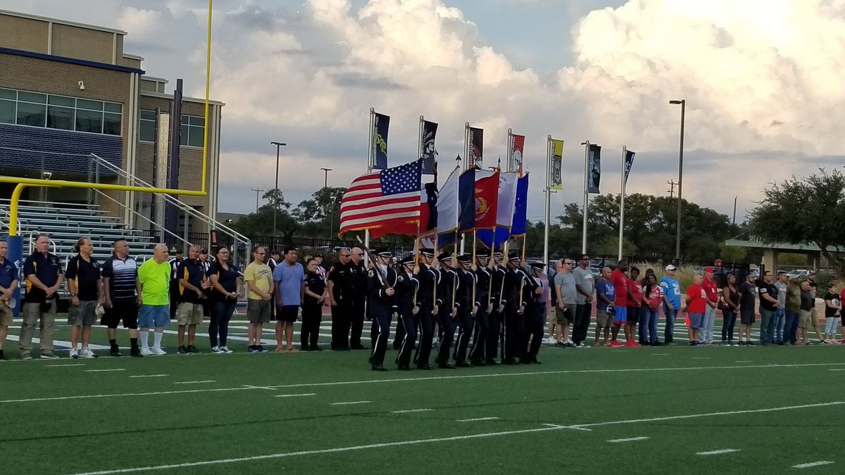 NISDOConnorHS's tweet photo. Proud to honor #NISDLegends tonight prior to the O'Connor vs. Taft football game. Thank you for your service to our country and community! @NISD_Athletics @NISD @NISD_FineArts @ocpantherfb @OConnor_AFJROTC @NISDTaft https://t.co/jnnBQBiaw5