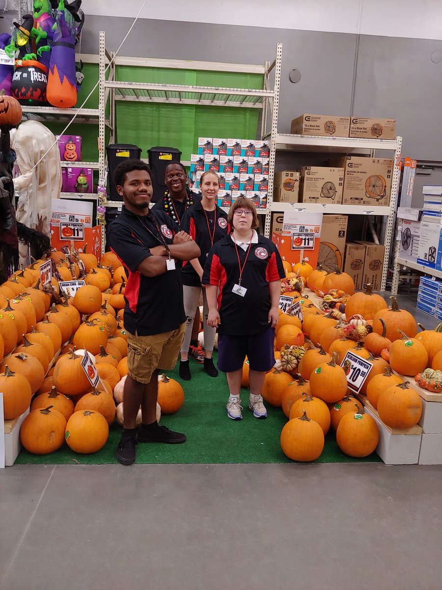 asds6936's tweet photo. My special friends came by to see me from New Smyrna Beach High school.. It's always a joy to see them.#asds6836. #gerr https://t.co/BTjTeuS1mj