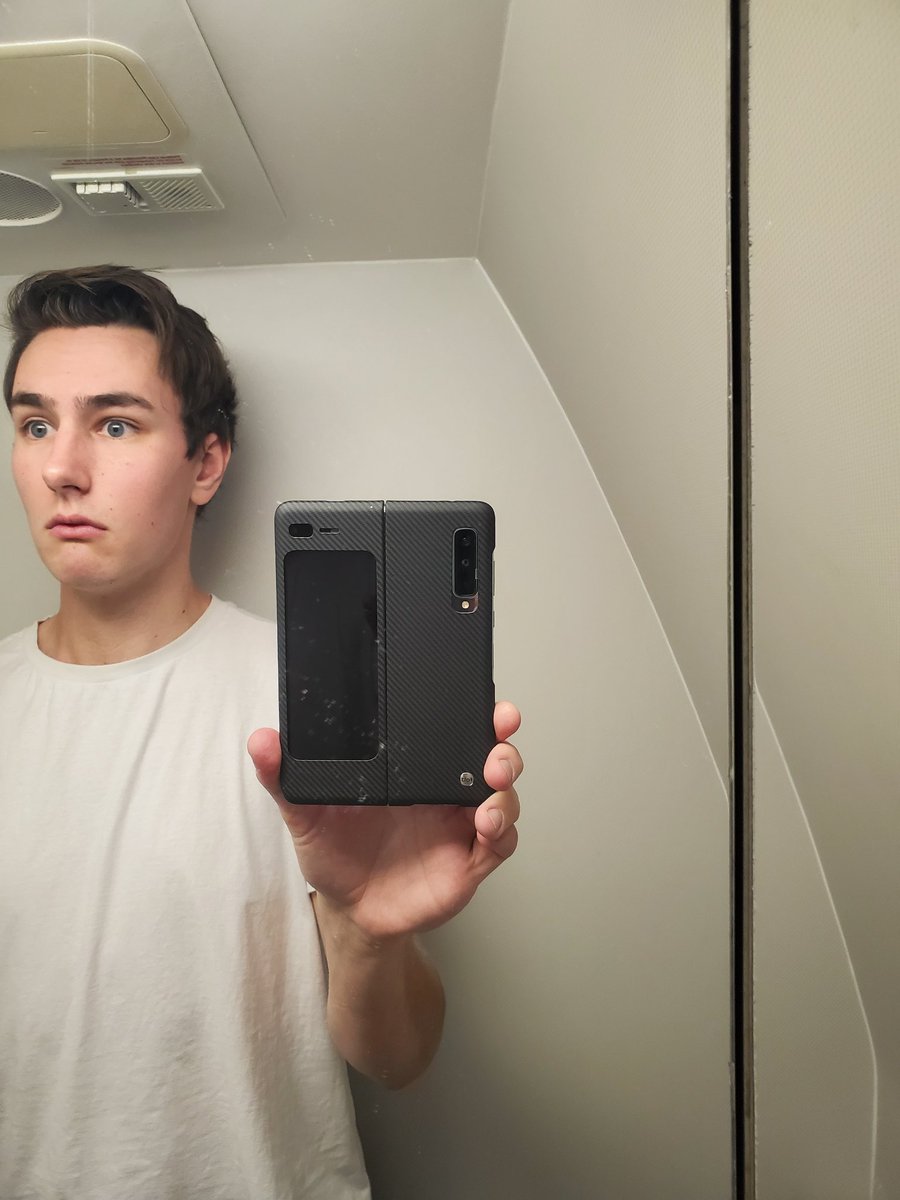 TechSmartt's tweet image. Using the Galaxy Fold for less than 12 hours and...
By far, the most refreshing and enjoyable phone I've WANTED to put my SIM card in 🙏
(I heard a knock as the shutter cap'd)