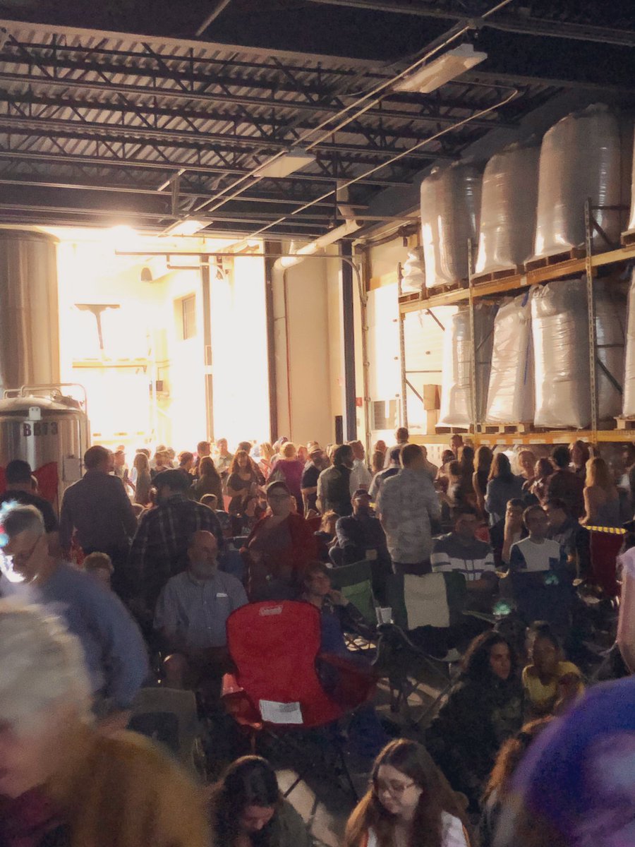 CommonTalkPod's tweet image. .@WorcesterFW is packed! Took these at intermission.