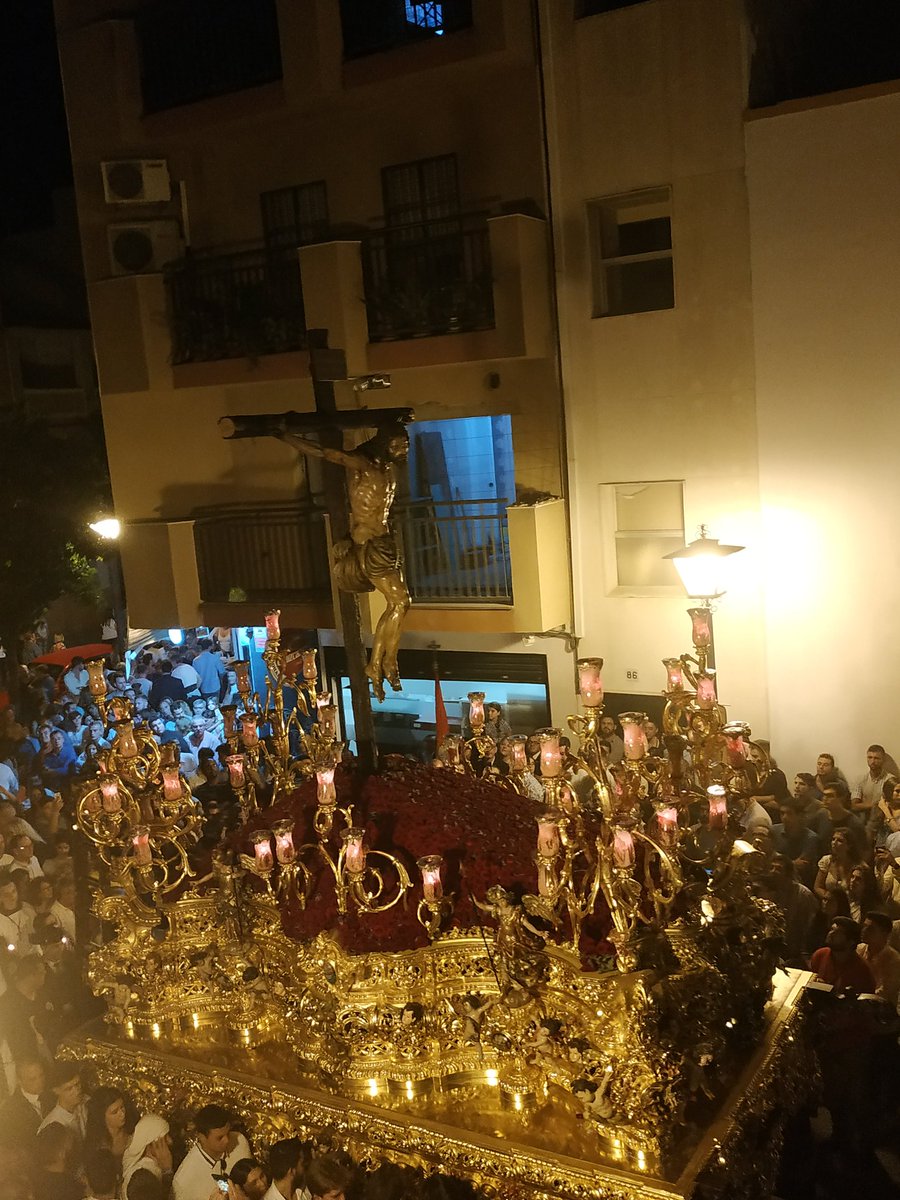 CristinaRP96's tweet photo. Nunca había vivido ver un paso (y menos como esta maravilla) desde un balcón, hasta hoy. Ha sido increíble. Restando días para el miércoles Santo... Buenas noches, a seguir soñando
💙💙😍
#CincuentenarioSed #Seddeti https://t.co/5F7fr3n0JS