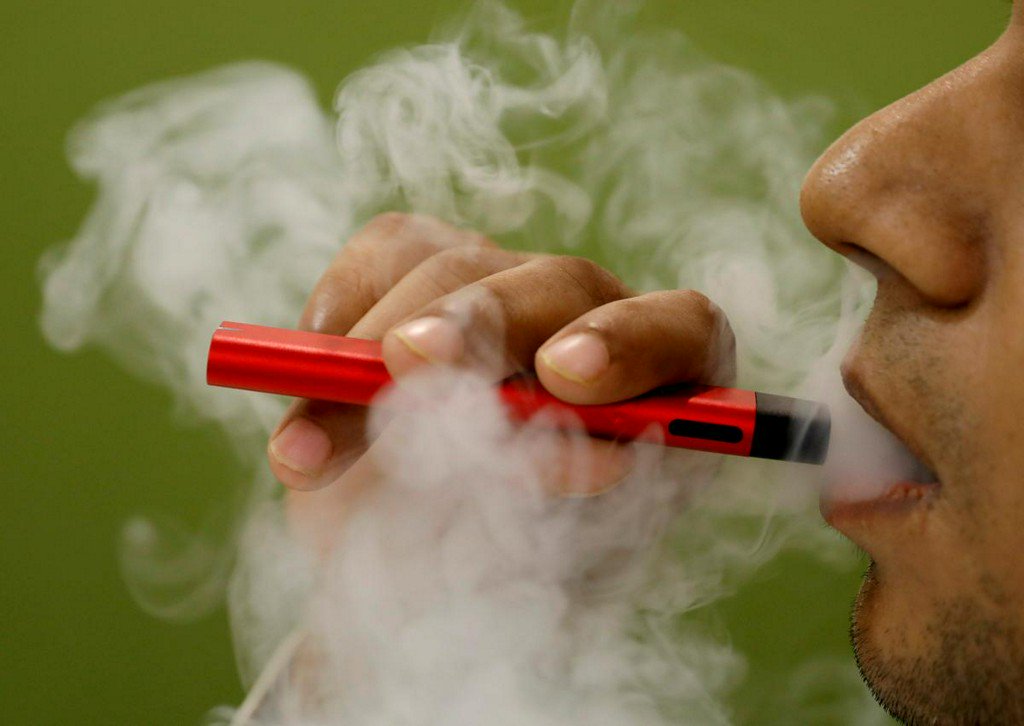 From <a href="/Reuters/">Reuters</a> - Washington governor urges state health board to ban some vaping products.

We need your help to STOP Teenage Vaping!

donorbox.org/prevent-teenag…

#juul #vapeban #ecigs #kids #vaping #washington