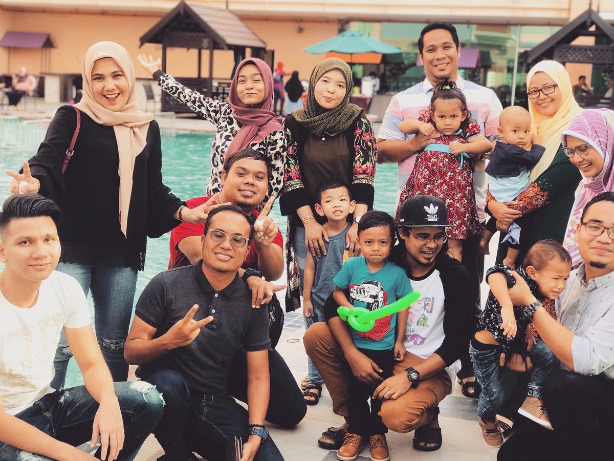 Azuwa_Razal's tweet photo. Part 1 DPL 2010/14 Reunion Baru Separuh ,, Ramai Yg Xdapat Hadir .. Dakpelah Part 1 Buat Lepas Rindu Geng-Geng Kolej Dulu .. 9Taun Lepas Jupe Satu Kolej .. 6Taun Doh Dok Jupe Lepas Belajar .. #kamihadir #msucollegeterengganu #reunion2010gengkolej https://t.co/YnPavVKwlC