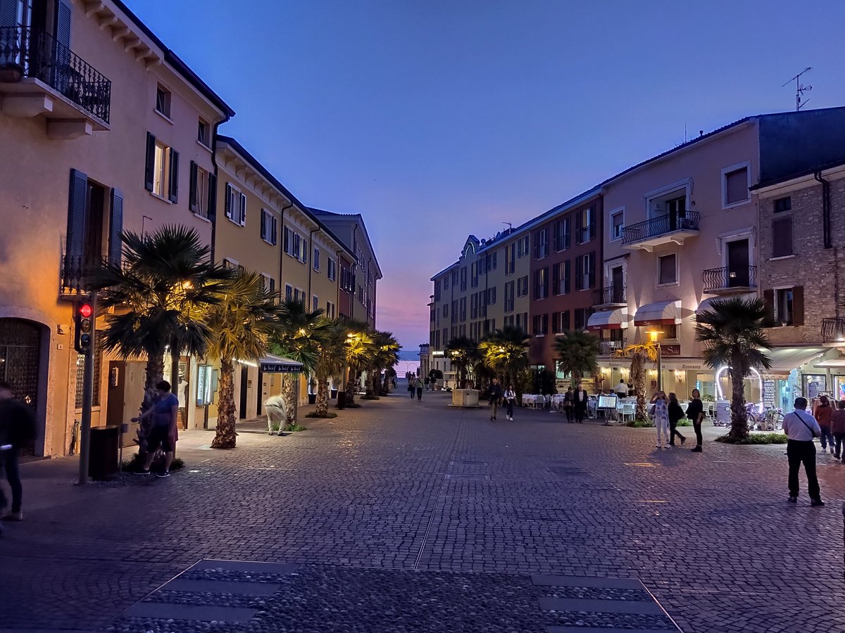 IczerSigma's tweet photo. It's hot spring season and I wanna visit Saturnia again sooon, but today...I will enjoy Garda Lake ☺️
#Sirmione #RoccaScaligera https://t.co/mmhNpVCPkH