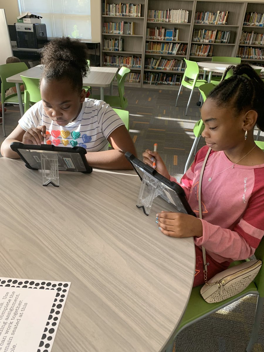 Ms_Johnson11's tweet photo. Students used the @Classkick app with our new @logitech crayons to complete a close reading assignment. PSโsurprised looking photo of me holding one because the previous 10 photos had my eyes shut. #reallifephotos #iPad #1to1 #logitechcrayons https://t.co/Vk0IoRhTc9