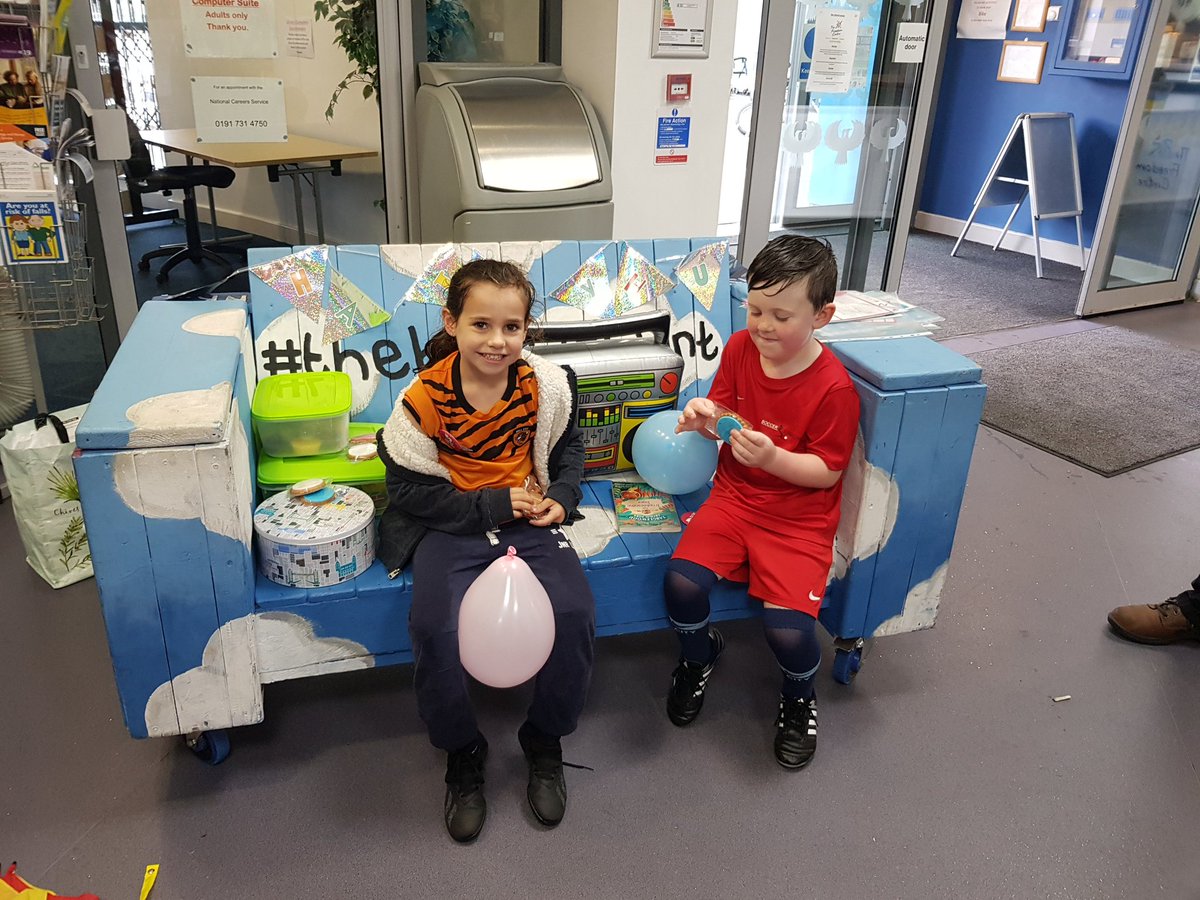 thehullwewant's tweet photo. Thank you @HBridgesHull for your support seeing us off from @freedomcentrehu on our #chatathon #cakeathon for #chattyhull & #thehullwewant going from east @hullkrofficial 🏈 to west @hullfcofficial 🏈 #CrossingBorders #WeavingCommunity
#friendship #care #CombatLoneliness https://t.co/OHK6iFf4K2