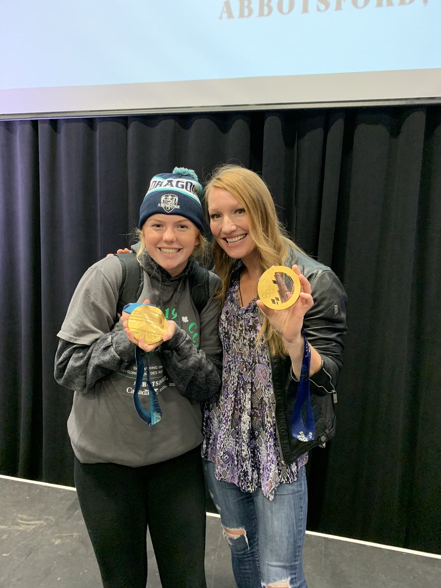 mreteacher's tweet photo. This smile is everything! @FPSSDRAGONS student leader and rugby player Jenna meeting 2 time Olympic Gold Medalist in Bobsleigh and World Rugby Hall of Fame member @HeatherMoyse this morning at CSLC 2019. What a role model for our young women!#RedefiningRealistic https://t.co/x9LPyZQBFj