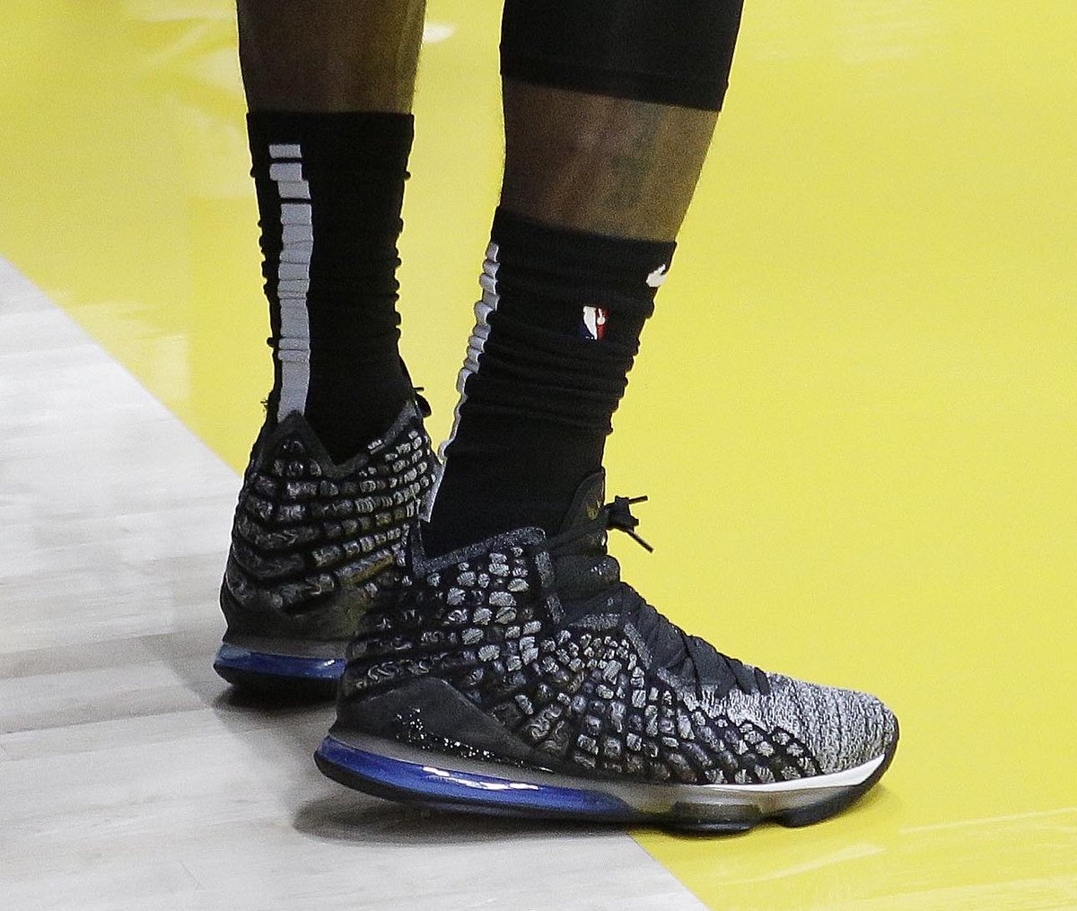 lebron 17 man in the arena