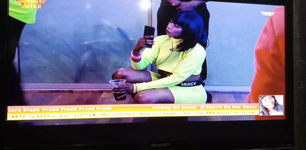 solomonminee's tweet image. #BBNaijaparty Neon looks good on you dear. Mercy the Lambo
#NoMercyNoPepper #bbnaija