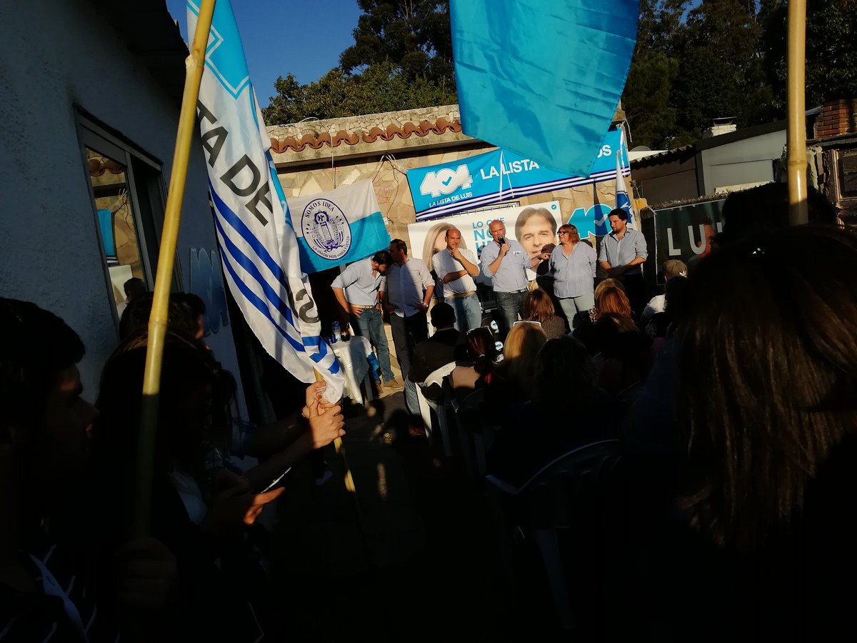 PabloFredes_PDF's tweet photo. Gran Acto de la gran @AireFresco_404 en la Coordinadora de Puntas de Manga, muchos vecinos con renovada esperanza en el cambio liderado por @LuisLacallePou. Esta su Lista, #La404. #EsAhora #LoQueNosUne https://t.co/Bpzef0e8Ge