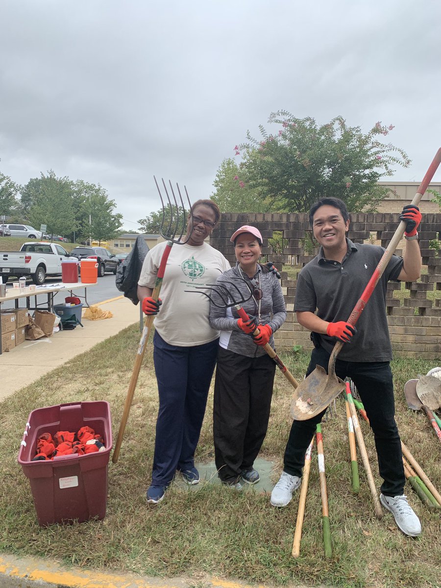 virtue_t's tweet photo. Springhill Lake ES staff, students, the City of Greenbelt and volunteers beautified our school grounds on National Public Lands Day. @SHLElementary https://t.co/nwIDv9yT7k