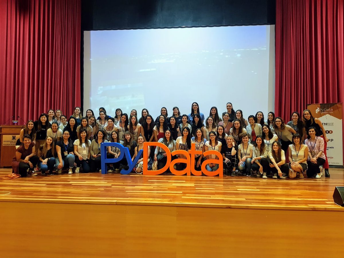 PyDataCba's tweet image. Las data scientist de la #PyDataCba! 🙌

@MeTCBaOk #WiDS