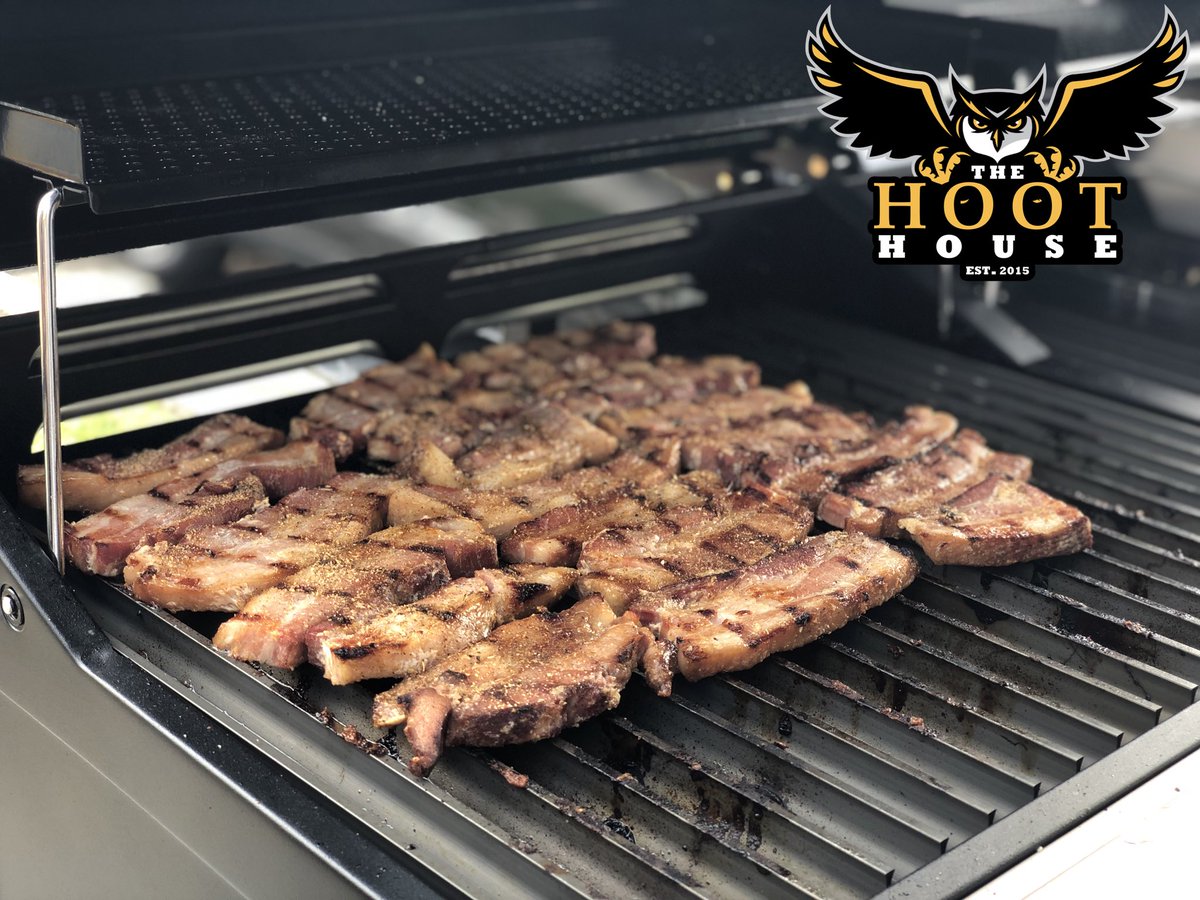 ksuhoothouse's tweet photo. #PorkBelly coming hot off the @grillgrates !! #GridIronEats #TheHootHouse #GoKSUOwls #GoldStandard #ForeverOwl #TailgateFood #GrillGrates https://t.co/UEJcwiZfTM