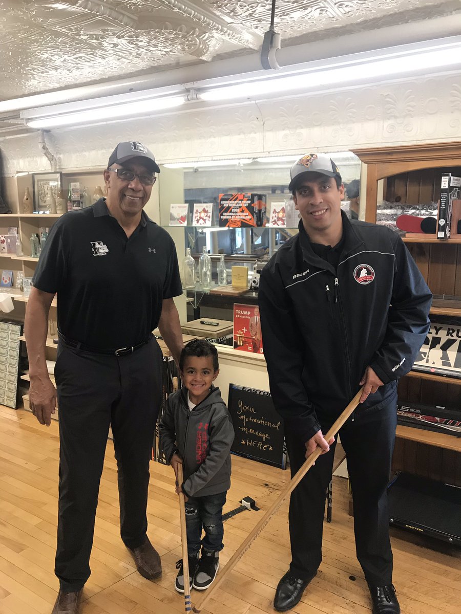 HalDavidson7's tweet image. So the competition for the 2016 born #firstrounder is on. #familyscouting @HalDavidson7 @HFXMooseheads @JADavidson3 @TigresVicto