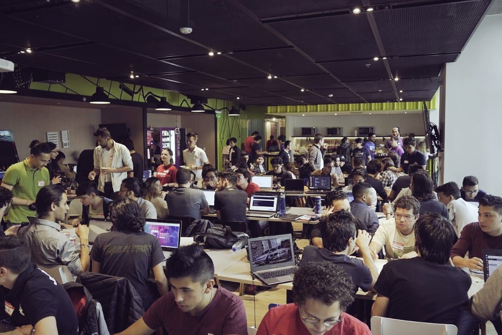 BelatrixSF's tweet photo. Our #hackatrix2019 in Bogota received almost 300 coders! Thank you all for the hard work and great ideas https://t.co/GD04YKapJC