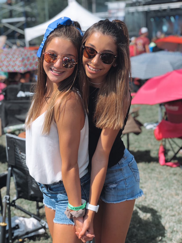 allysonbcrow's tweet photo. two concerts in one week 🤩 #concert2 #partywithahardy https://t.co/Vr31sGXLhz