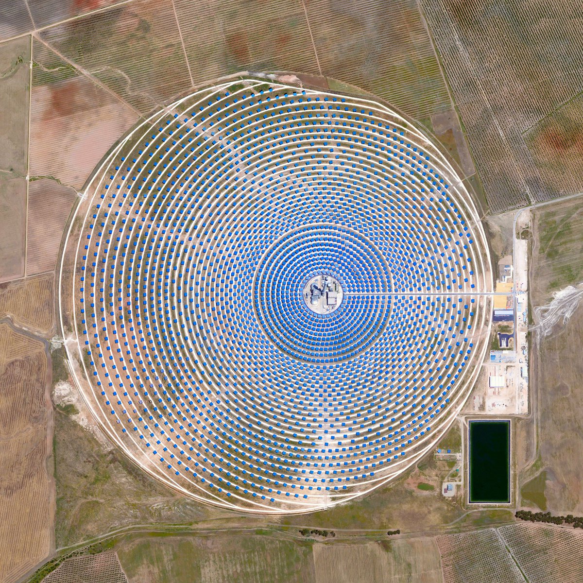 DOverview's tweet photo. The Gemasolar Solar Concentrator in Seville, Spain, contains 2,650 heliostat mirrors that focus the sun’s thermal energy to...See more here: https://t.co/yV9nAcdEV9 /// #dailyoverview #aerialphotography #earth #picoftheday #gemasolar #solar #energy #greenenergy #seville #spain https://t.co/8PjPgs3G5R