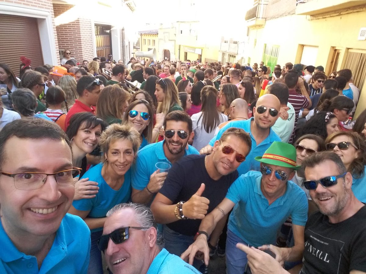 chuchimacon8's tweet photo. Fiestas castronuño, que buena gente....😀😀#elpalillo https://t.co/efYefcTI6n