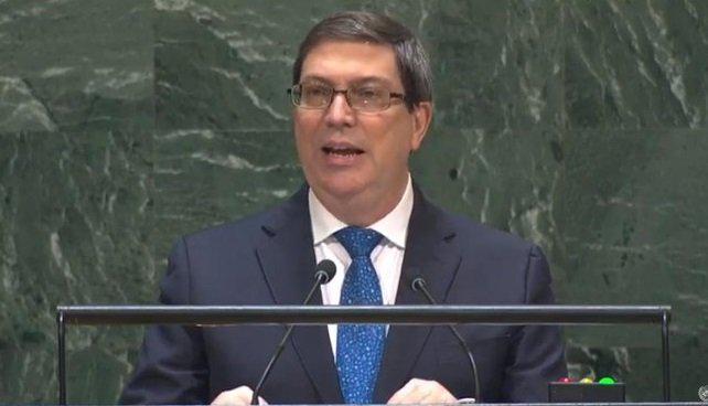 Bravo por nuestro canciller <a href="/BrunoRguezP/">Bruno Rodríguez P</a>, quien habló en nombre del pueblo porque "quien insista en los absurdos propósitos de dominación sobre #Cuba, les repetiremos, con el ímpetu de Fidel, Patria o Muerte ¡Venceremos!" #AquiNoSeRindeNadie