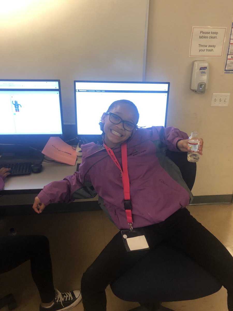 volunteerBGCLA's tweet photo. 10-12y/o girl bosses working on their coding projects. Can you guess what theyβre creating? #FutureTechBoss #BGCLA https://t.co/792YPr3h7Q