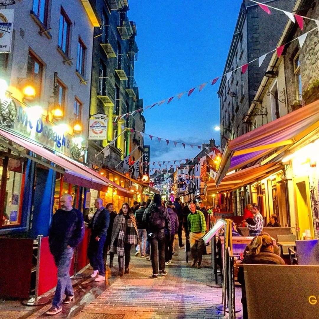 visit_galway's tweet photo. Night night from the greatest place in the world!๐๐๐๐๐ #LoveThisPlace #Galway #LatinQuarterGalway #Hustle #Bustle #GoodVibes #FunTimes #FriendlyPlace #LoveGalway #QuayStreet #GalwayCity #Ireland #VisitGalway
Img: Allison Virginia https://t.co/7IRJqi53tS