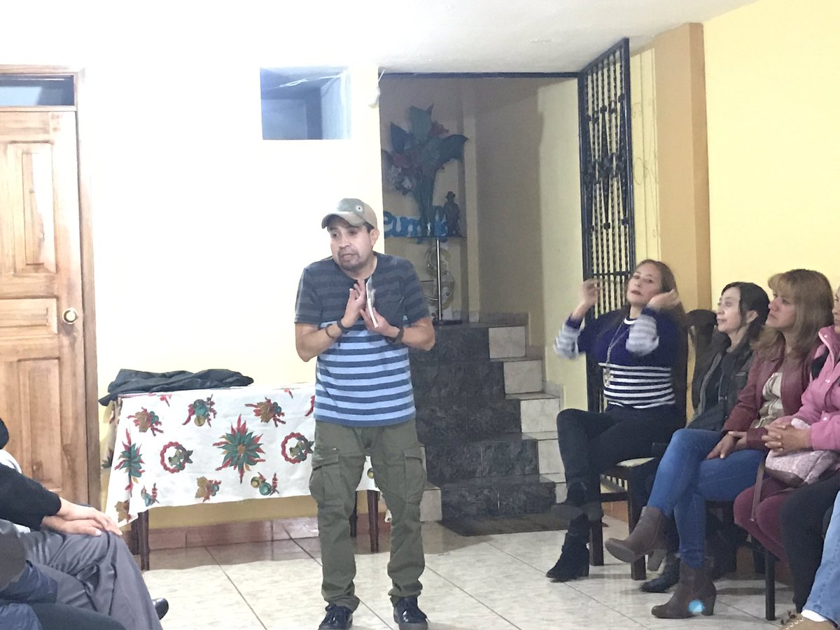 FrankSamaniegoM's tweet photo. Acompañe a nuestra compañera Concejala @AliciaMolina70 y al Grupo de Mujeres emprendedoras de la  Parroquia de Chillogallo, quienes se capacitan en finanzas populares, gracias al aporte técnico del @PichinchaGob, desde la Dirección de Economía Popular y Solidaria @BancadaRC https://t.co/kKtHSMIegq