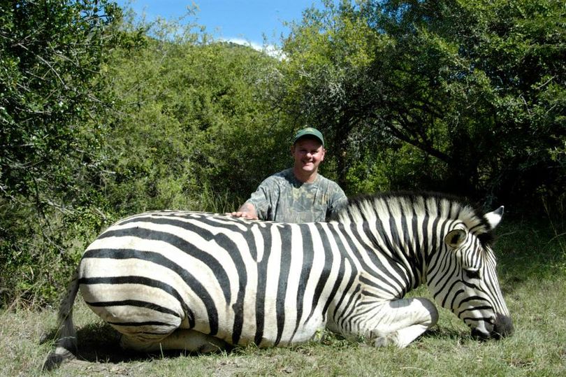 thesundaypeople's tweet image. Brit trophy hunters slay 'at risk' zebras and post sick snaps on Facebook
mirror.co.uk/news/uk-news/b…