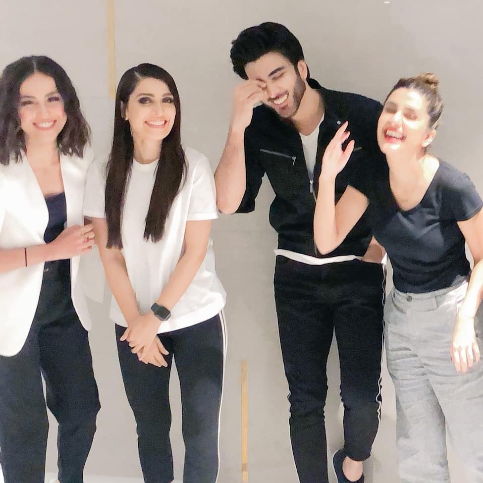 ImranAbbasIndia's tweet photo. @ImranAbbas with #AyezaKhan, #KubraKhan & #NimraKhan after show of #fasdesignstudio https://t.co/JobSVLm1JV