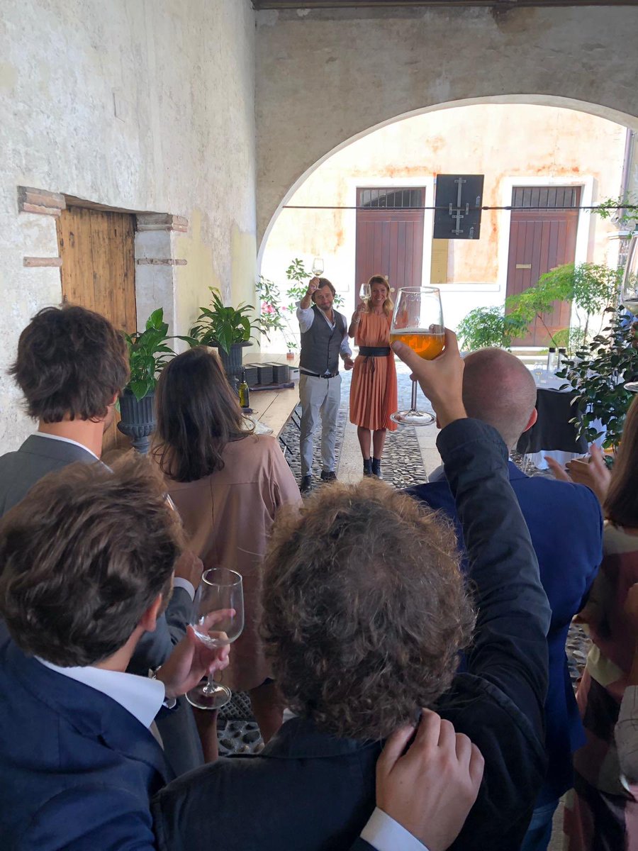 FabioBarbisan's tweet photo. #cinqueanni ✋🏼😄
🍾🥂 con @Lulu120782 👰🏼 e tanti amici 🤗 https://t.co/3toilWegyI