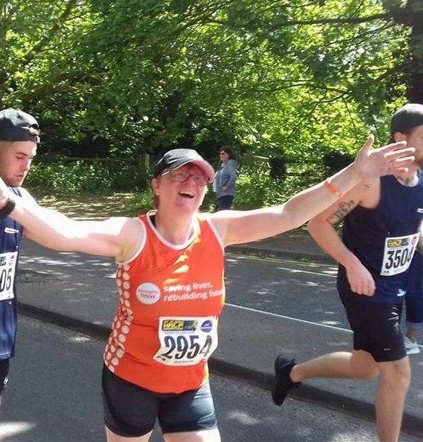 HCharlwood's tweet photo. Received this week from @MeningitisNow ... and I'm passing on the appreciation to all those who donated to #PosyLyonsForeverFund
when I ran in June. THANK YOU! (This is me, elegantly showing my joy at your support 😂)
#Posy #ThisGrannyCan https://t.co/GU7ChKxA0i