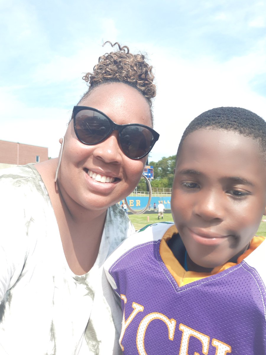 Got a chance to see another one of my scholars play football! He played almost the entire game! When they ask I show up. 🤗  <a href="/GibsonGrizzlies/">Gibson Elementary</a> #ProudTeacher #SaturdaysareforFootball