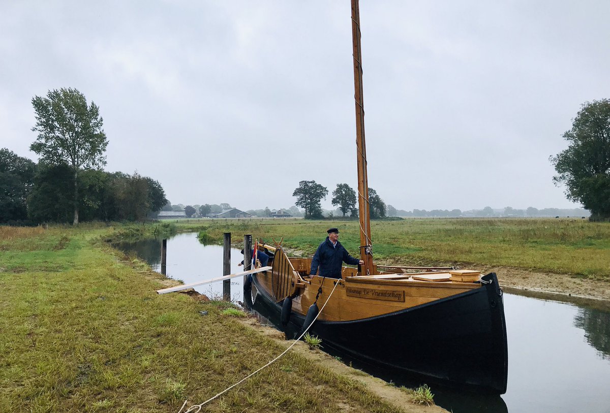 mveldhuis76's tweet photo. Het is bijna een #schilderij van een oud Hollands landschapje... toch?
Deze Enterse #zomp op de #Regge bij Enter. #erfgoed #vrachtvervoer @Vechtstromen #entersezomp #teamuitje https://t.co/5yzlsoTvWM