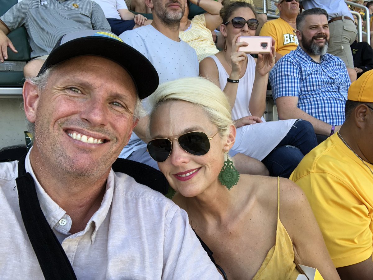 mothr3's tweet photo. Let’s go BAYLOR 🐻🐻💚💛 #SicEm https://t.co/aQyofbXNsJ