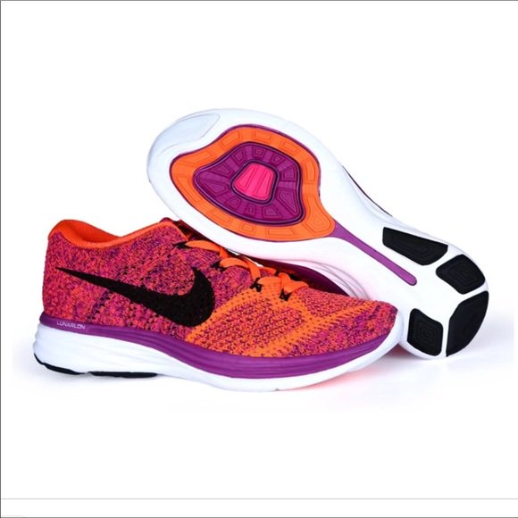 Shellie65722511's tweet photo. So good I had to share! Check out all the items I'm loving on @Poshmarkapp from @Jenni3218 #poshmark #fashion #style #shopmycloset #nike: https://t.co/OmiDbB8Xf3 https://t.co/RZz5GeKqWj