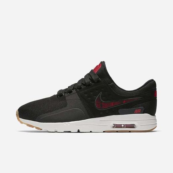 Shellie65722511's tweet photo. So good I had to share! Check out all the items I'm loving on @Poshmarkapp from @Jenni3218 #poshmark #fashion #style #shopmycloset #nike: https://t.co/OmiDbB8Xf3 https://t.co/RZz5GeKqWj