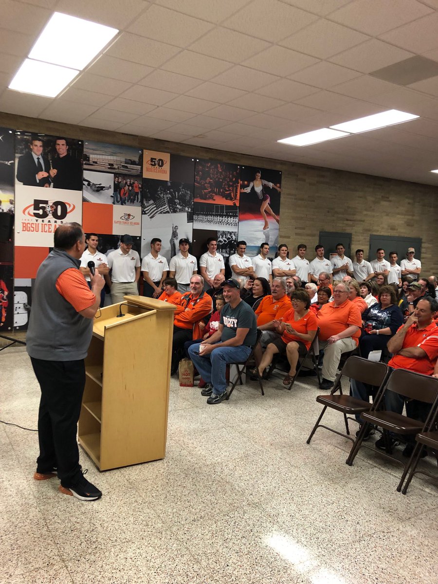 TyEigner's tweet image. Awesome crowd for ⁦@BGFalconHockey⁩ Season Ticket Holder Event ⁦@bemoose⁩ leads off on the mic! #AyZiggy #AlmostOctober