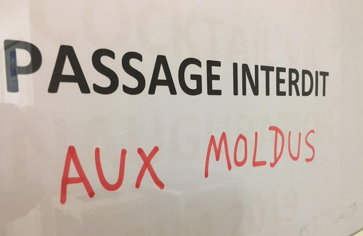 OlivierDDZ's tweet photo. Il faut bien être raccord avec l’expo #HarryPotter de #LudoCollection, du coup petite mise à jour de la signalétique !
La #FoiredeMarseille fait son cinéma 🎥 https://t.co/o4DcgfPjTp