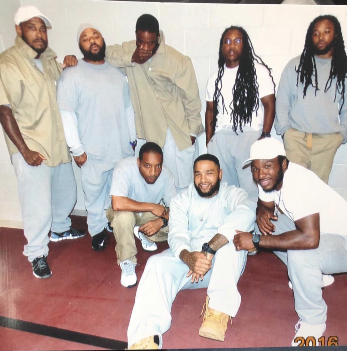 lHomi_'s tweet image. I take care of my brothas down the road man I miss em, I do it for my brothas down da road that got some long years for the fact that they ain’t Neva coming home they got some long years 🖤 #FreeDaReal