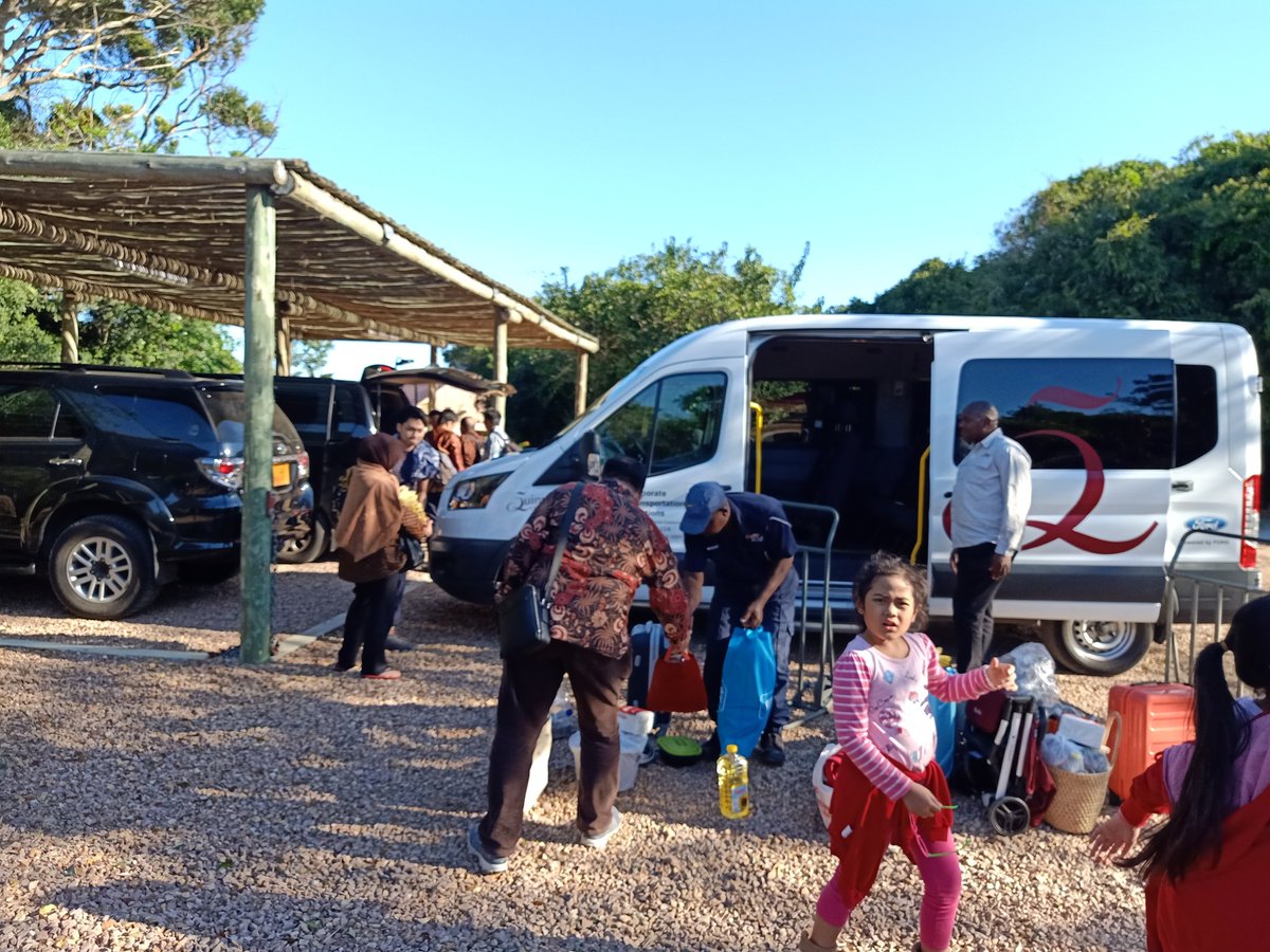 INAinMaputo's tweet photo. 26/9/2019 @kbrimaputo Embassy staff and families hand-in-hand in promoting #Indonesia in Xai-Xai city #Mozambique @DiplomasiTotal https://t.co/EN8NIZpK6y