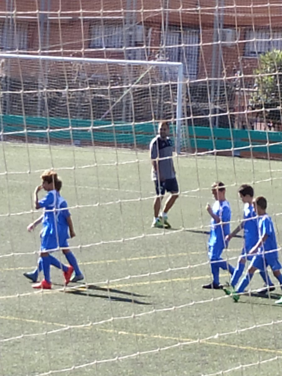 normasso's tweet photo. Mira amiga @yoa_84 vaya tío raro había hoy en el campo donde jugaba mi hijo, igual te suena!!! #posadosrobados #presidentepresidente https://t.co/ggFuD463c7