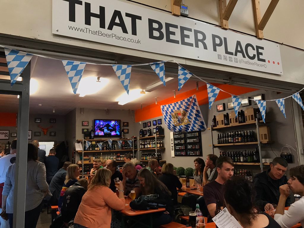 ThatBeerPlaceHQ's tweet photo. 🇩🇪 WHAT A WEEKEND! OKTOBERFEST...DONE!! 🇩🇪
Prost!! To everyone who came!! Atmosphere was buzzing in @ChesterMarketCH 🥳
Our #MarketFamily did us proud...@MRKTCafe for cracking food. @DressFranky for lederhosen & @geoffhughes61 for schnitzel🥰
#BetterTogether #CollabChester https://t.co/NlXISXOofO