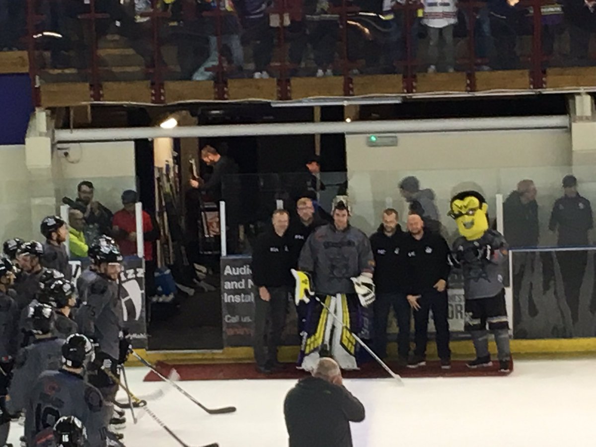 A pleasure to hand out the Man Of The Match award for the <a href="/Mcr_Storm/">Manchester Storm | #TakeShelter</a> 🏆 #Win 

Incredible saves made by <a href="/GinnAndTonic35/">Matt Ginn</a> deserved to be #MOTM 

To make your hockey experience even better make sure you get a Match Night Package from @Mcr_StormOSC 
#HockeyFamily #ThunderStorm