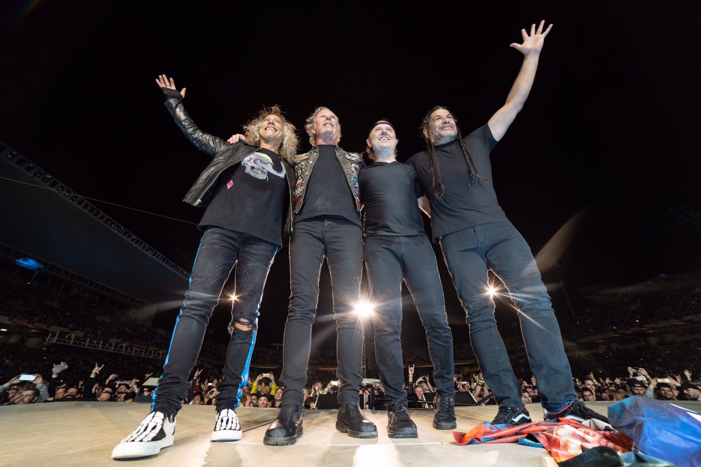 Sending thanks to all of you out there sending your support to us. 🤘⚡️🖤 #MetallicaFamily  

⚡️📸A Brett Murray Photo📸⚡️ #brettmurrayphotography